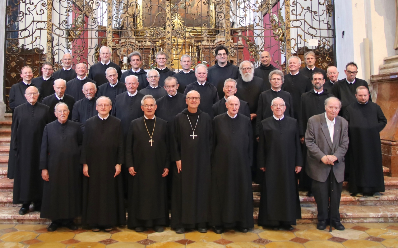 stift kremsmuenster abtprimas gruppenfoto konvent