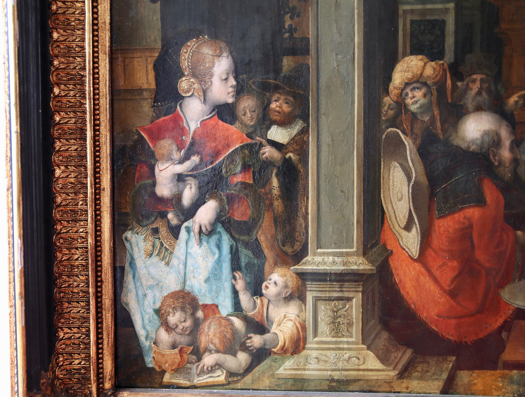 Teil eines Gemäldes: adelige Personen betrachten eine königliche Frau mit deren vier Kindern