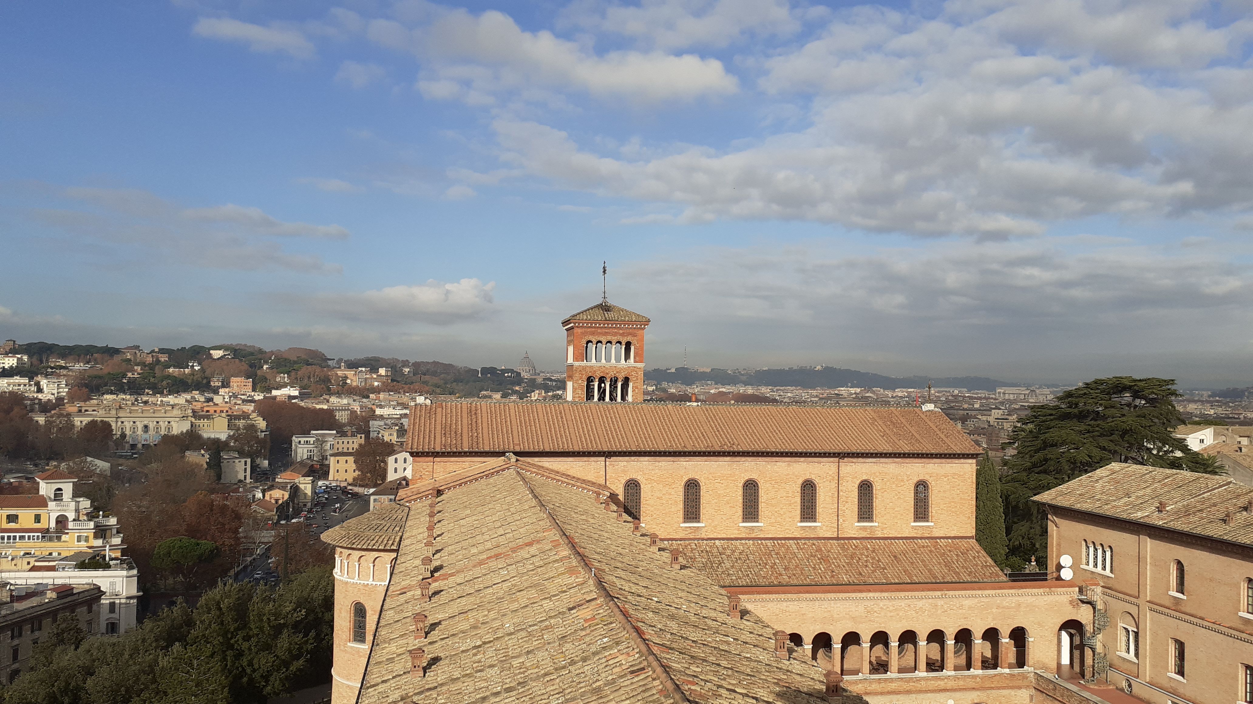 Blick über die Dächer von Sant Anselmo in Rom