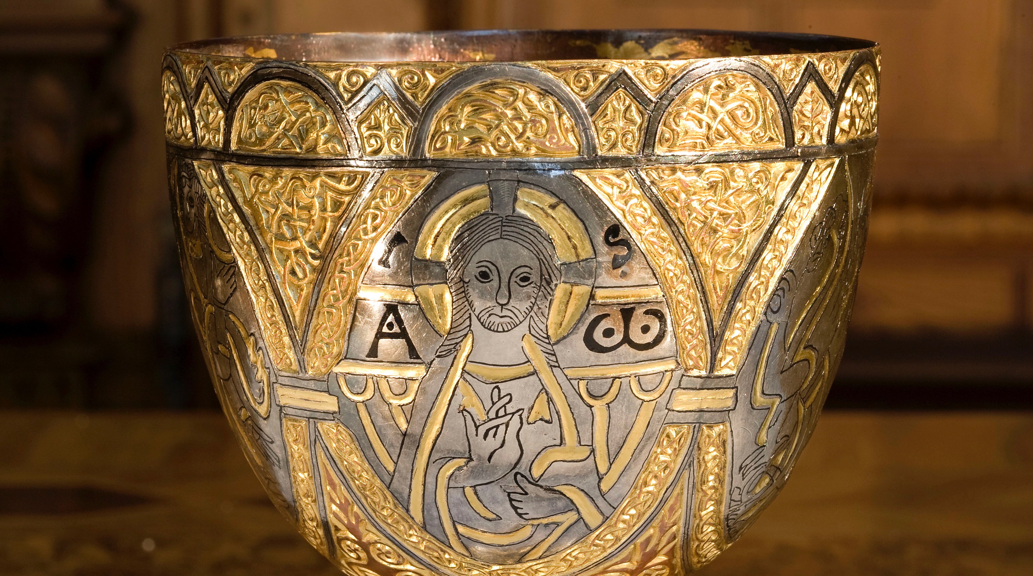 Nahaufnahme des segnenden Christus am Tassilo-Liutpirc-Kelch