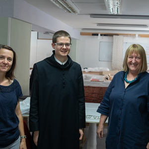 Frater Raphael mit Team