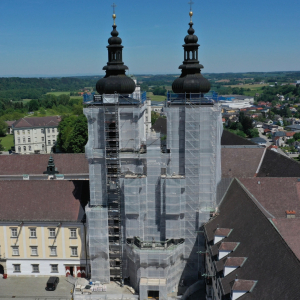 Westfassade_front1_verhüllt©Stefan_Kerschbaumer