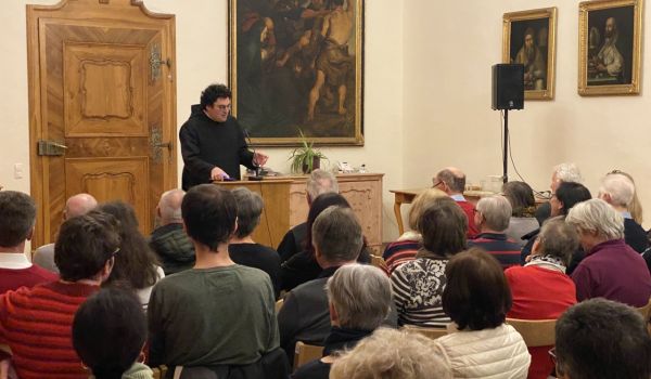 Prof. Pater Franz Ackerl referiert bei Mehrwert Glaube
