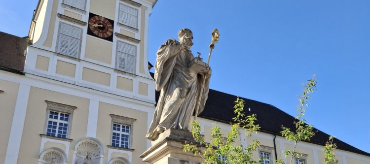 Fresko mit Darstellung eines jungen Mannes, der von einer Himmelsleiter mit Engeln träumt 