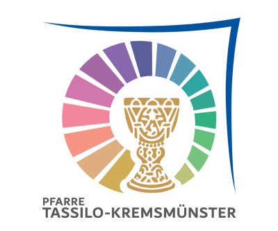 Offizielles Logo der Pfarre Tassilo-Kremsmuenster: Tassilokelch in Gold umkreist von einer Farbskala, ein blauer Pfeil zeigt Richtung rechts oben
