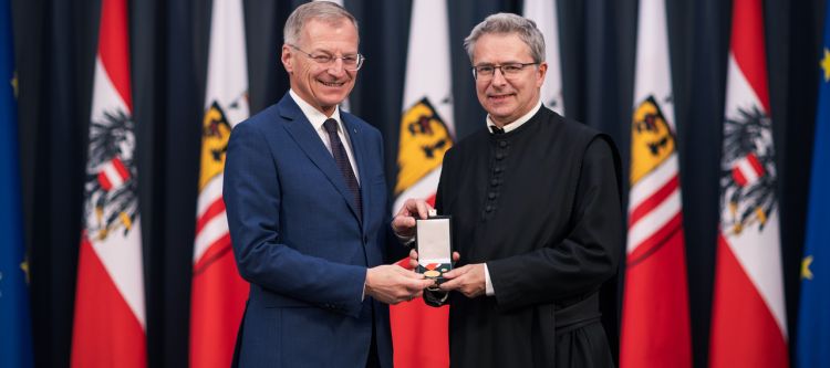 Landeshautmann Thomas Stelzer und P. Altman Pötsch