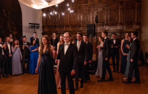 Auftakt mehrere Tanz-Paare beim Treffpunkt Ball