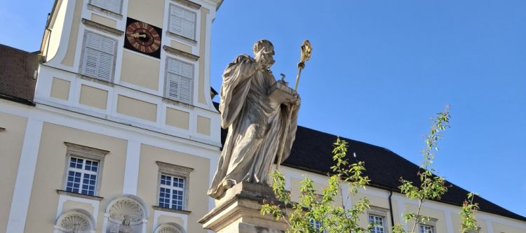 Fresko mit Darstellung eines jungen Mannes, der von einer Himmelsleiter mit Engeln träumt 