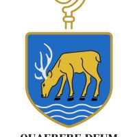 Wappen mit Mitra, Baum und Fisch und Text per ducatum evangeli Abt Ambros OSB
