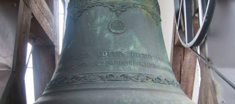 Glocke mit Aufschrift Ihr Heiligen Gottes bittet für uns