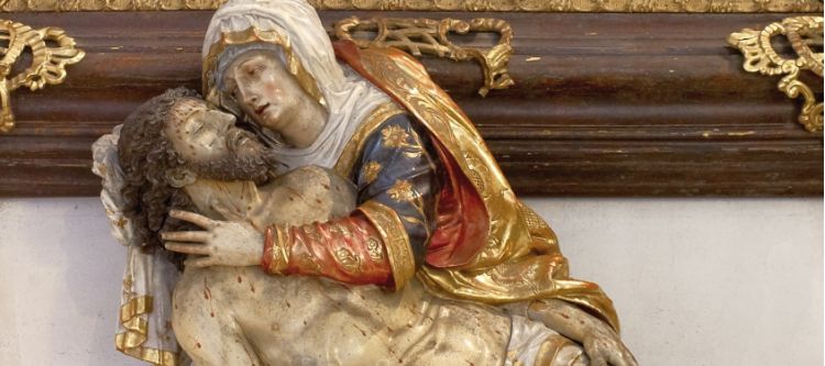 darstellung der gottesmutter mit dem vom kreuz abgenommenem Jesus