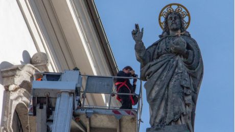 Christusstatue wird befundet