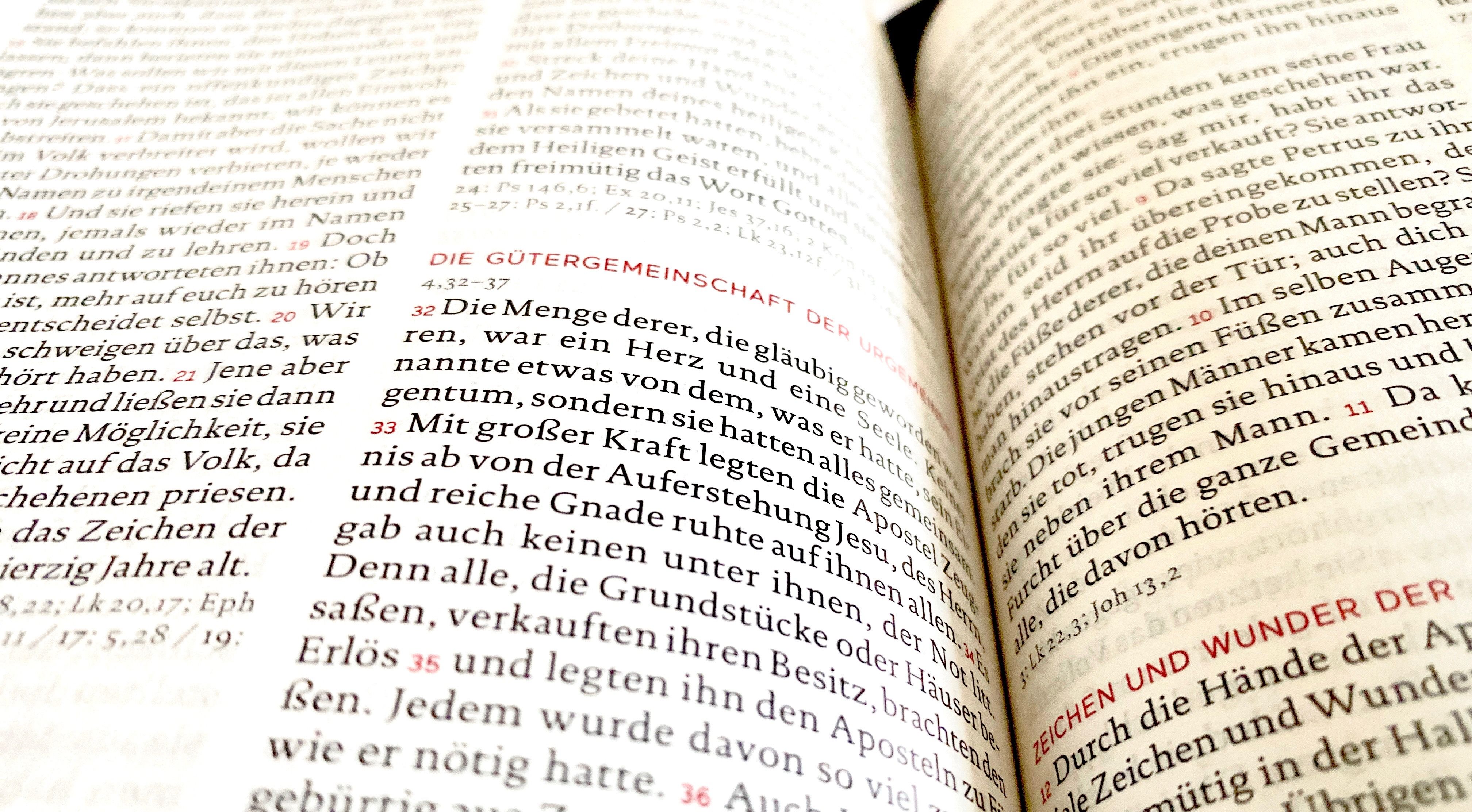 Die Bibel aufgeschlagen